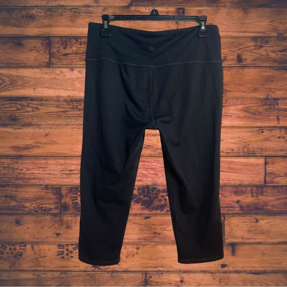5 for $25🔥Athleta Black Cropped Leggings Large Petite - Picture 2 of 8